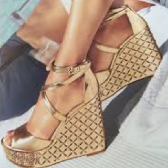 Micheal Kors Gabriella Gold Wedge - Picture 3 of 10